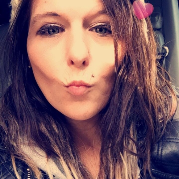 Meet your Posher, Crystal - Picture 3 of 3